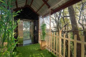 the pine retreat mall road dalhousie