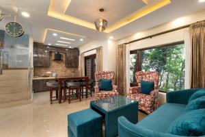 the pine retreat mall road dalhousie