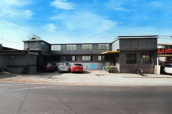 kaizen stays and resto