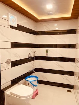 panchgani hollywood palace resort