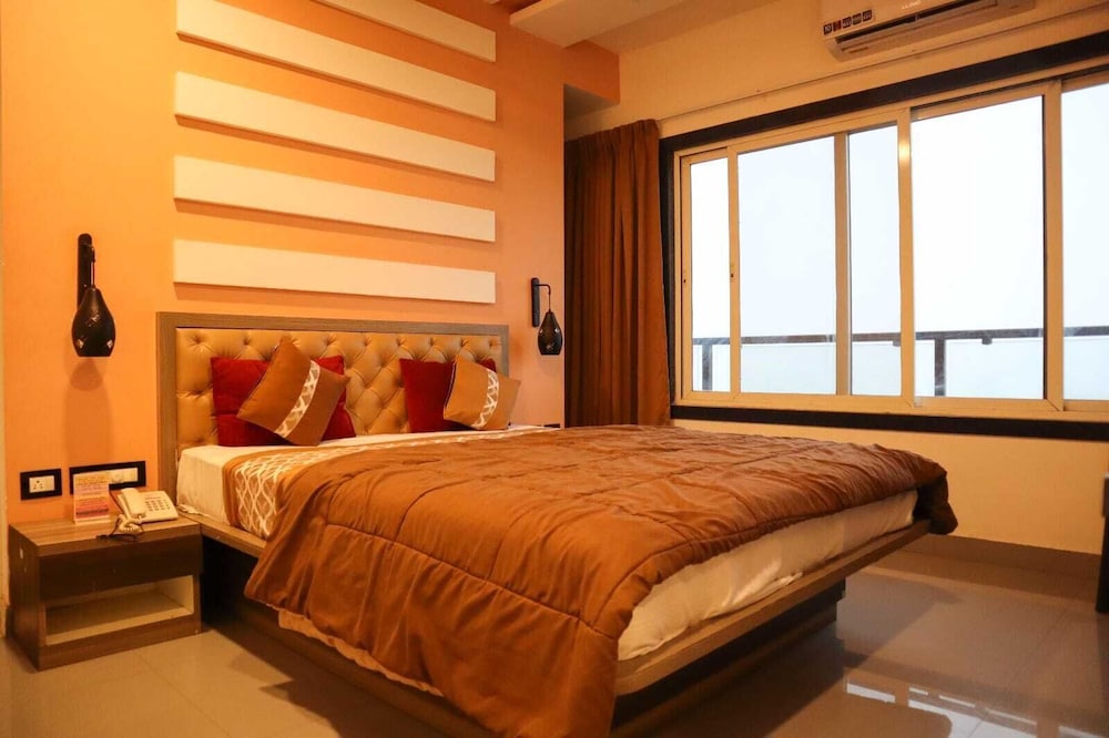 panchgani hollywood palace resort