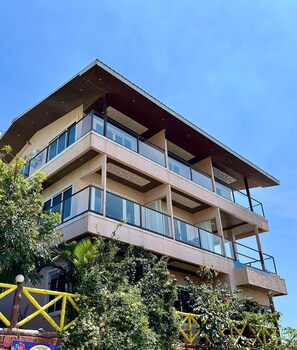 Panchgani Hollywood Palace Resort,,2 star