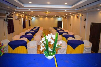 Panchgani Hollywood Palace Resort,,2 star