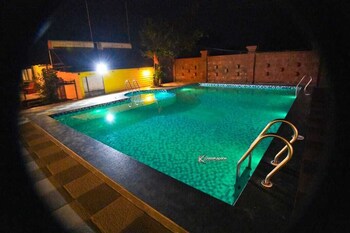Panchgani Hollywood Palace Resort,,2 star