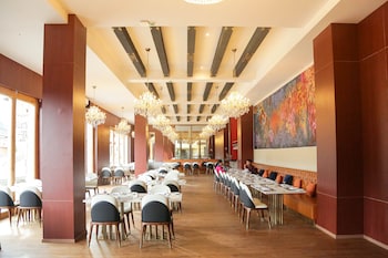 hotel kaachi grand