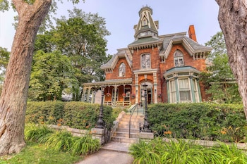hochelaga inn
