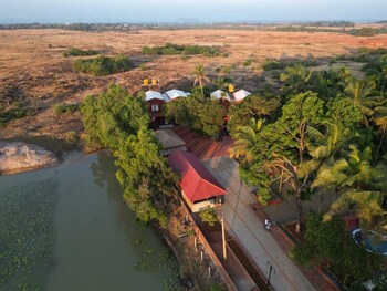 Aashrayam Hotels And Resorts,,2 star