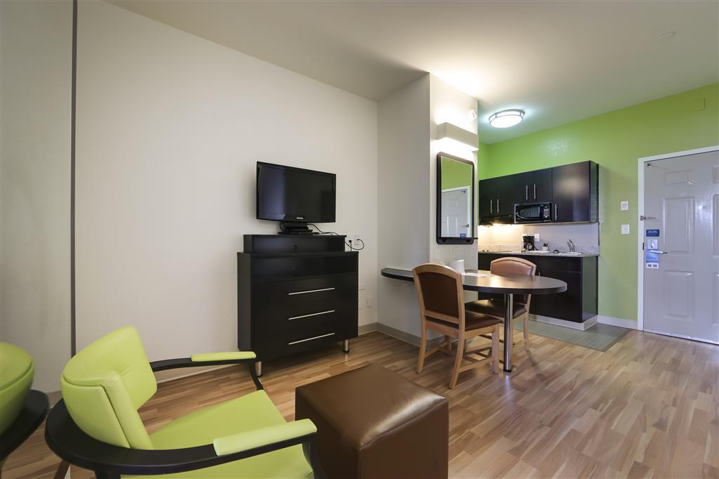 studio 6 mississauga on toronto
