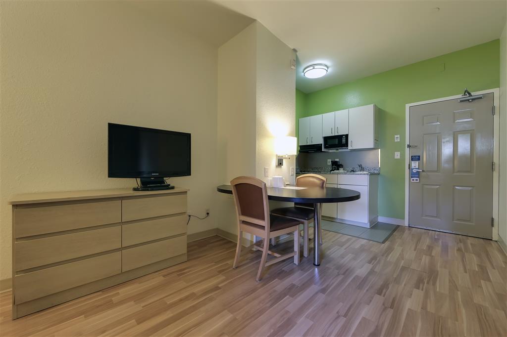 studio 6 mississauga on toronto