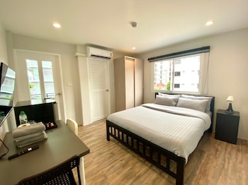 aree house poshtel