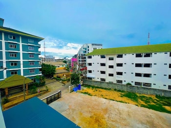 aree house poshtel