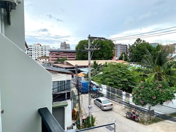 aree house poshtel