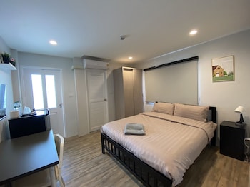 aree house poshtel