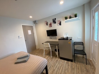 aree house poshtel