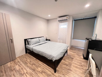aree house poshtel