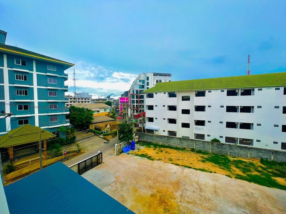 aree house poshtel