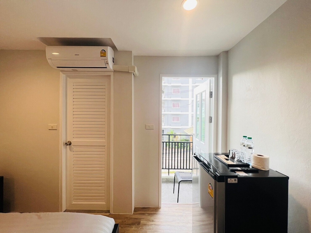 aree house poshtel