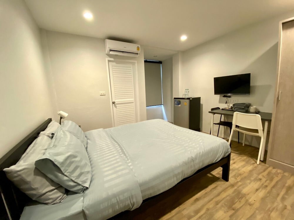 aree house poshtel