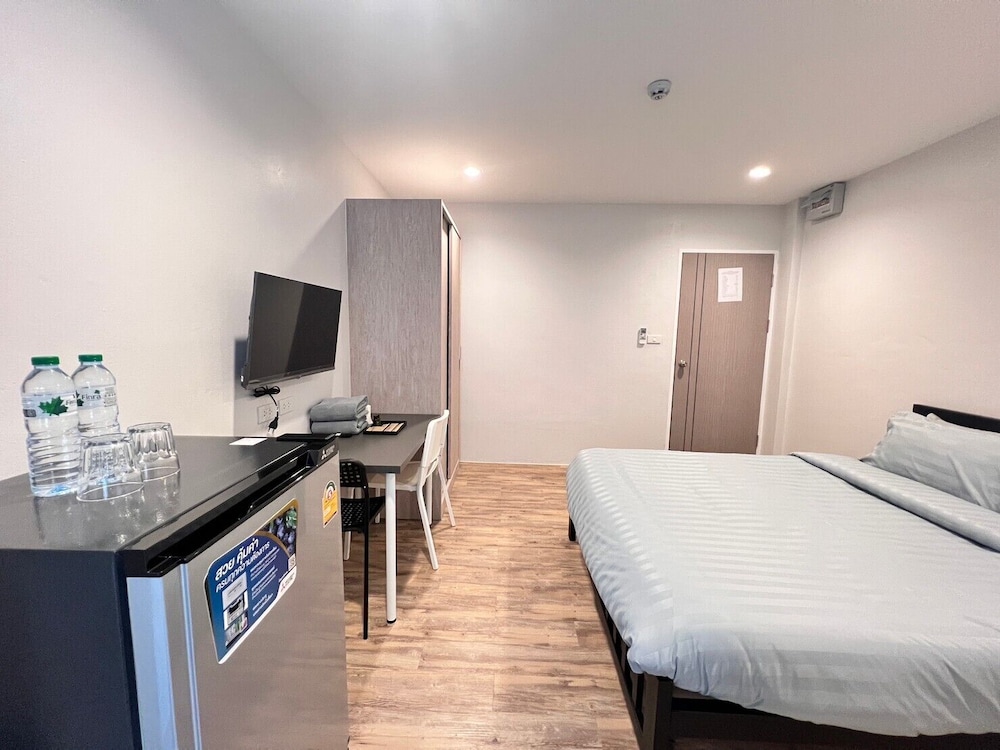 aree house poshtel