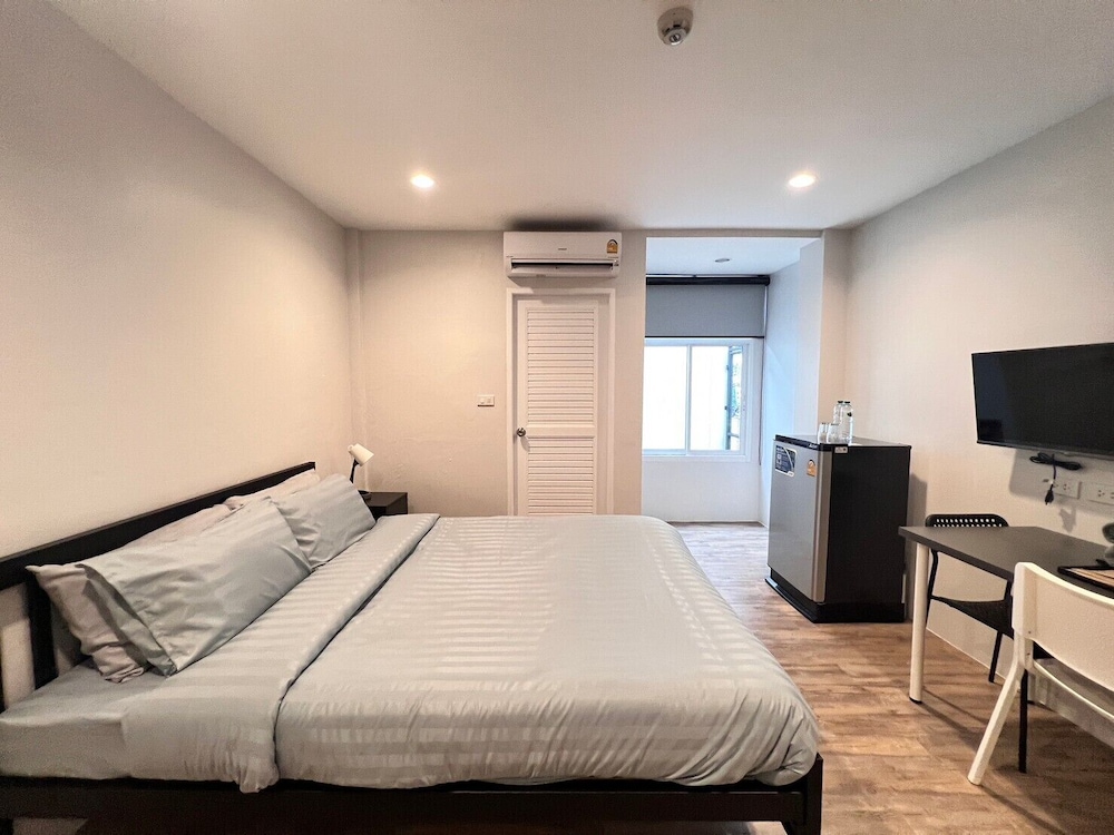 aree house poshtel
