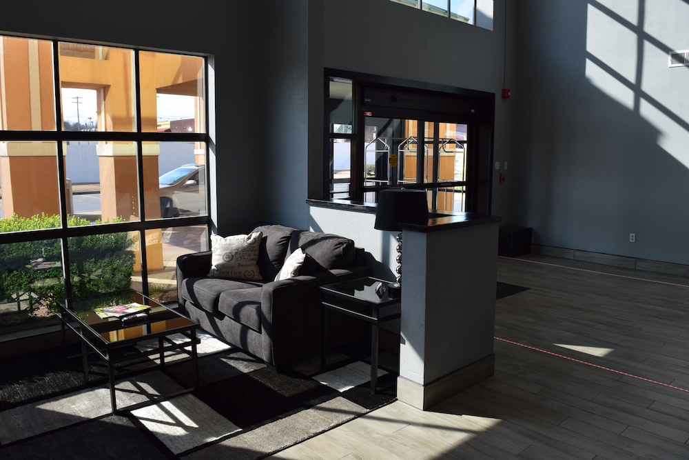 quality suites maumelle little rock nw