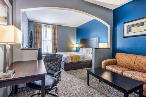 quality suites maumelle little rock nw