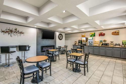 quality suites maumelle little rock nw