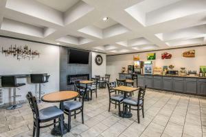 quality suites maumelle little rock nw