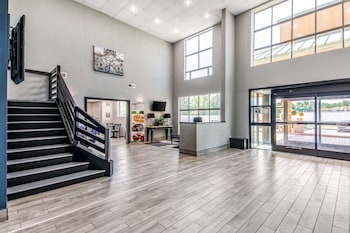 quality suites maumelle little rock nw