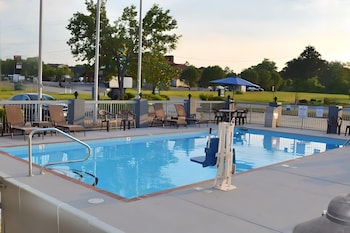 quality suites maumelle little rock nw