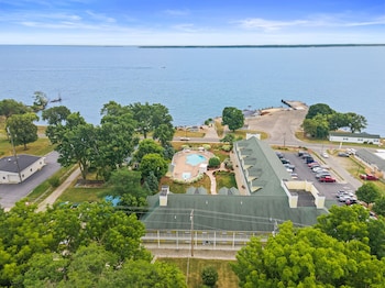 kelleys island venture resort