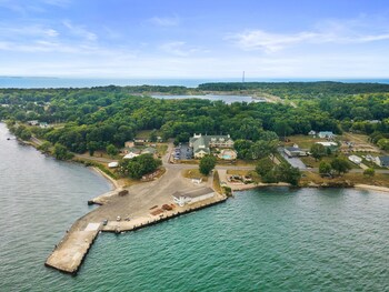 kelleys island venture resort