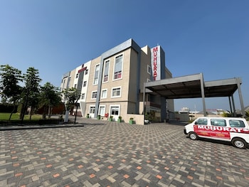 Muhurat Hotel And Resort - Raipur,,2.5 star