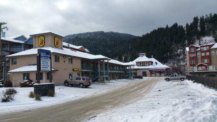 super 8 by wyndham sicamous
