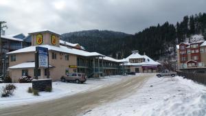 super 8 by wyndham sicamous