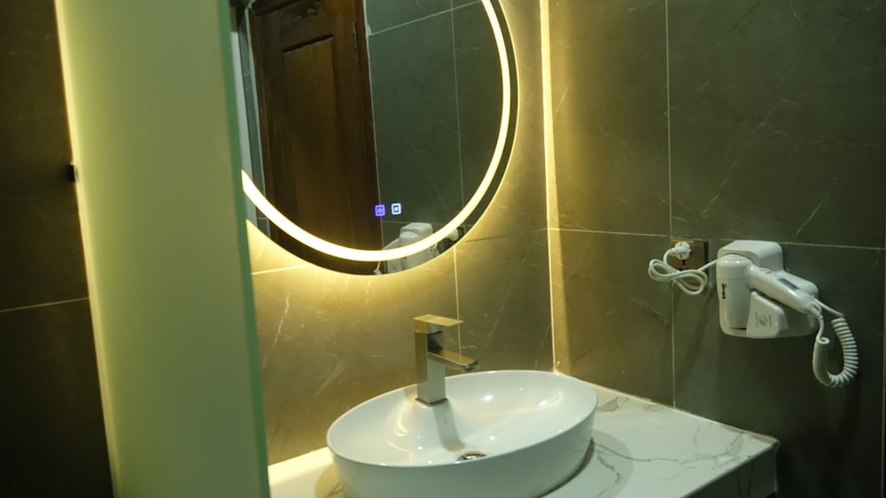 soursdeisawadeeboutique