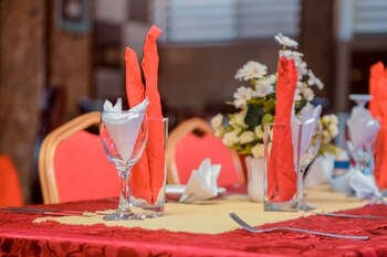 alexander hotel and tours