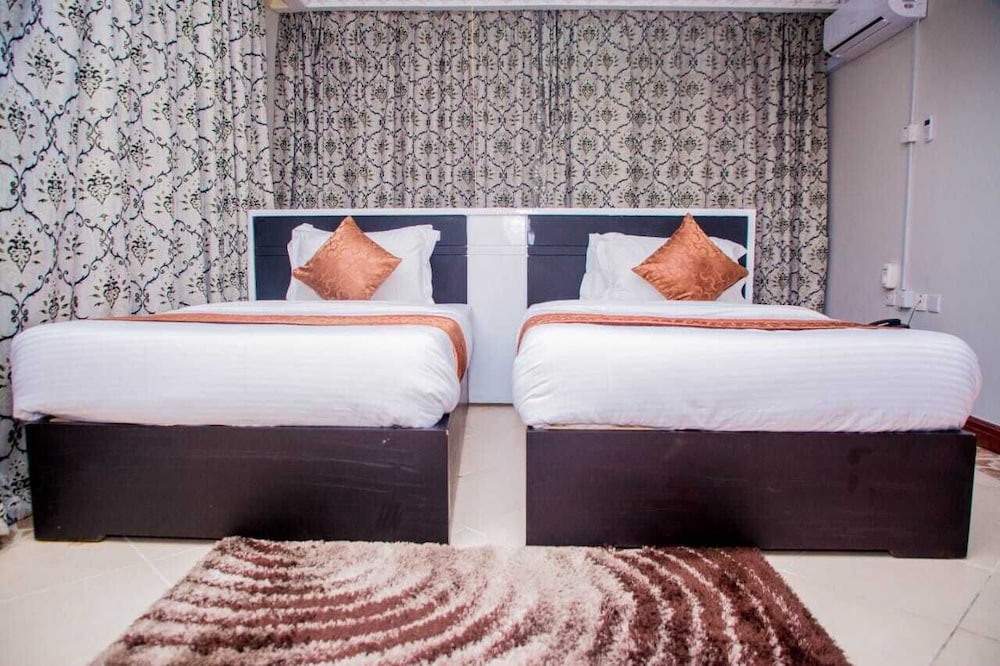 alexander hotel and tours