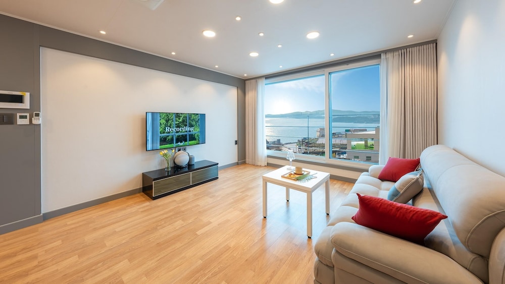 donghae hill stay pension