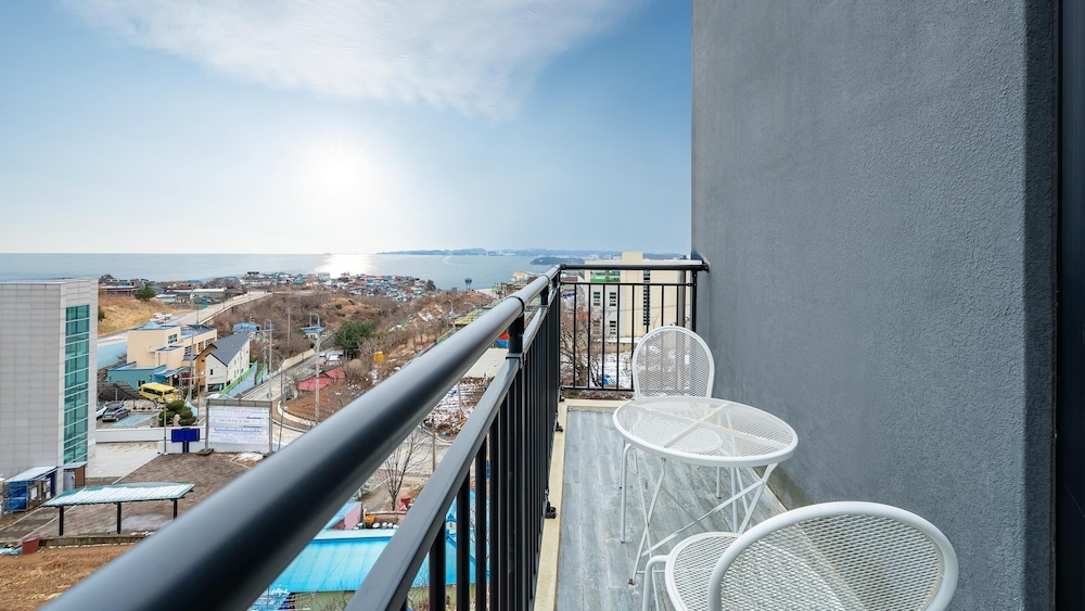 donghae hill stay pension