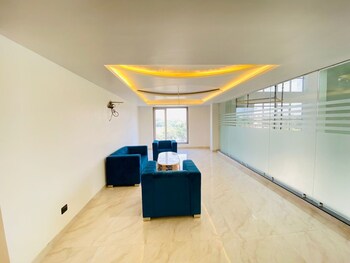 hotel holiday grand near expo mart