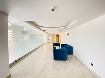 hotel holiday grand near expo mart