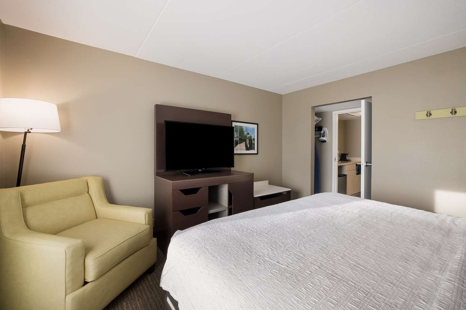 hampton inn mchenry