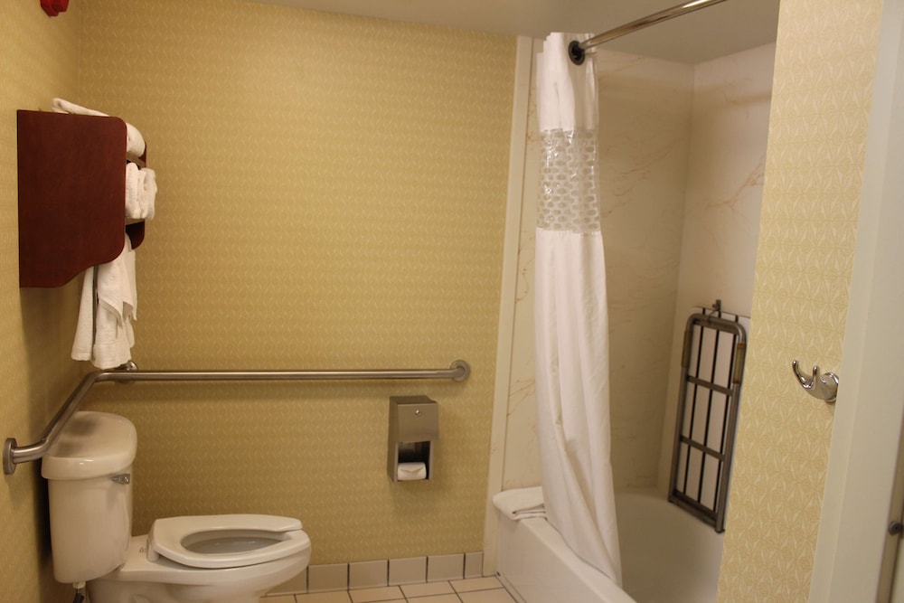 hampton inn mchenry
