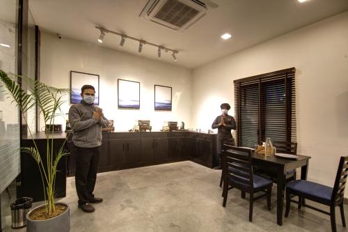 saltstayz select nehru place and new friends colony