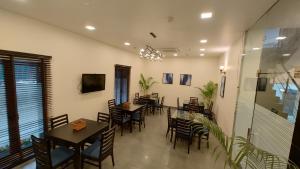 saltstayz select nehru place and new friends colony