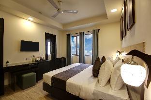 saltstayz select nehru place and new friends colony