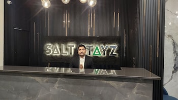 saltstayz select nehru place and new friends colony