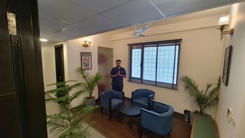 saltstayz select nehru place and new friends colony