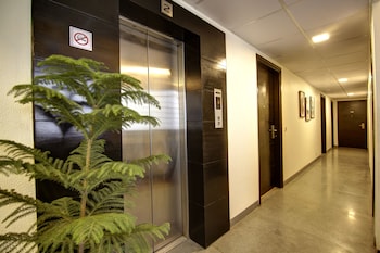 saltstayz select nehru place and new friends colony